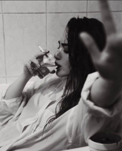 Trendy Girl DP Image