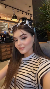 Instagram Selfie Girl DP